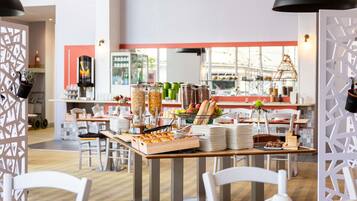 Tägliches Frühstücksbuffet gegen Gebühr