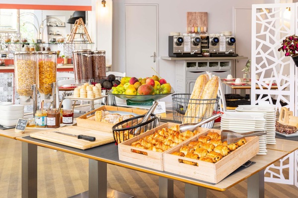 Daily buffet breakfast for a fee