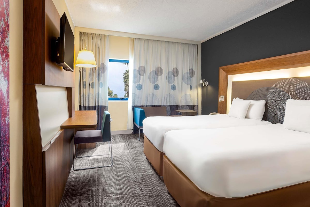 Standard-Doppelzimmer, 1 Doppelbett | Hochwertige Bettwaren, Minibar, Zimmersafe, Schreibtisch