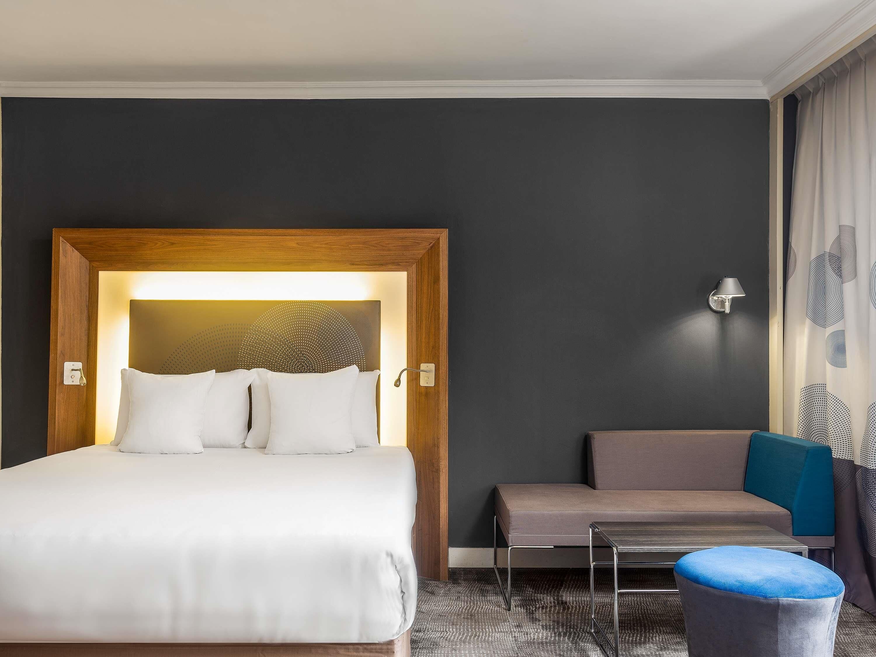 Hochwertige Bettwaren, Minibar, Zimmersafe, Schreibtisch