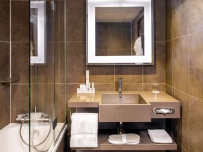 Premium bedding, minibar, in-room safe, desk - Novotel Port Harcourt (Port Harcourt)