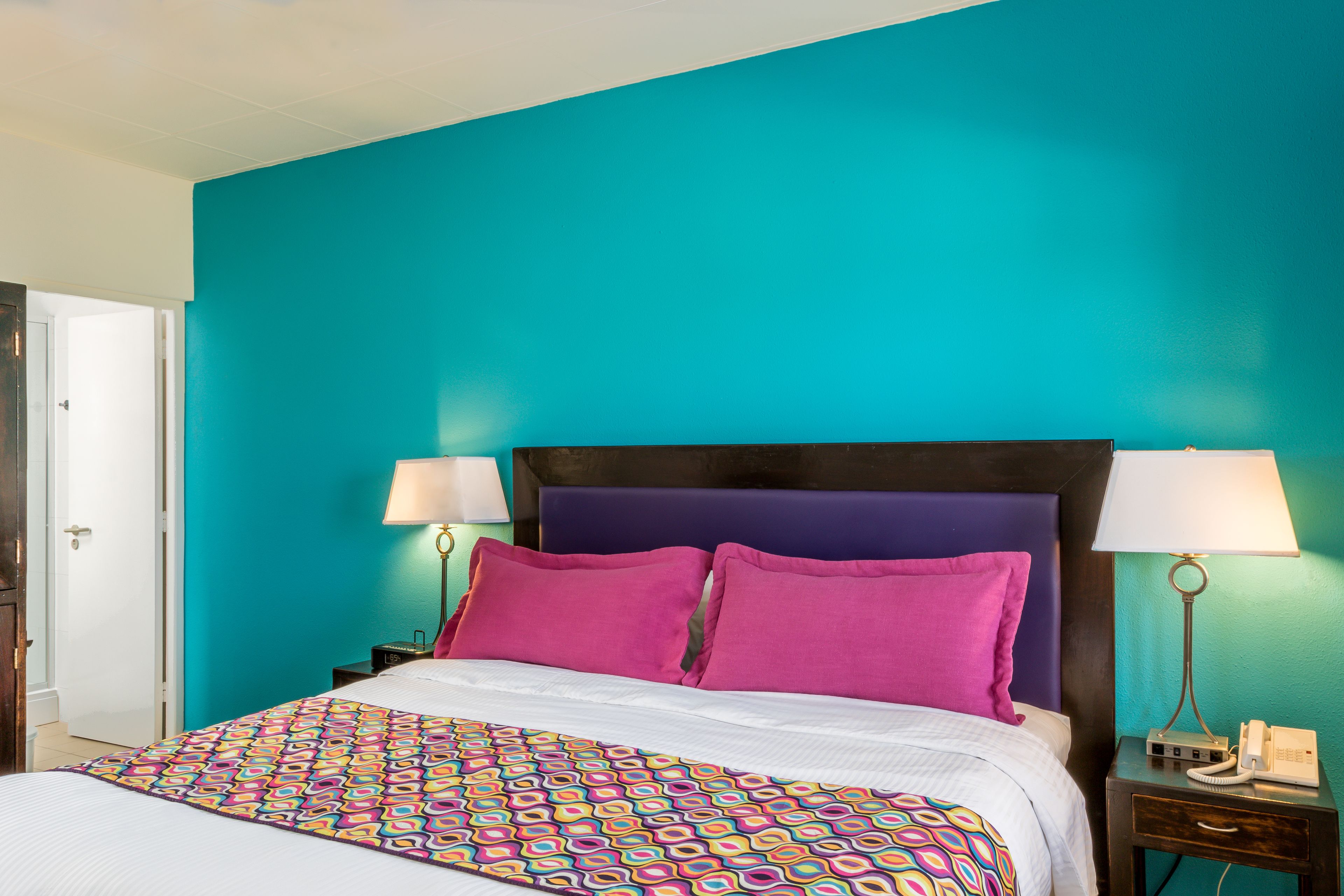 double room | 1 bedroom, in-room safe, desk, laptop workspace