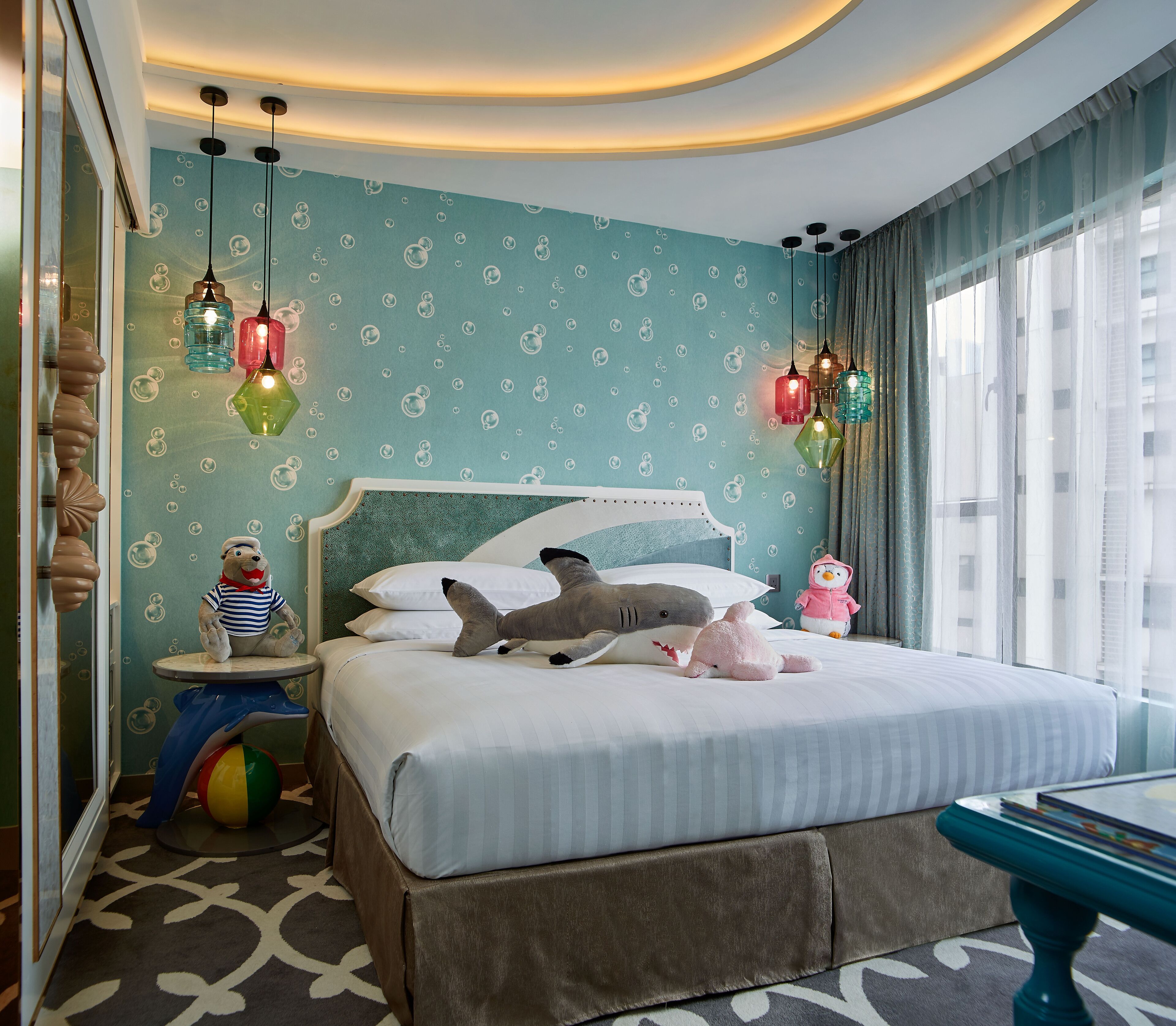 Ropa de cama hipoalergénica, cubrecamas y minibar 