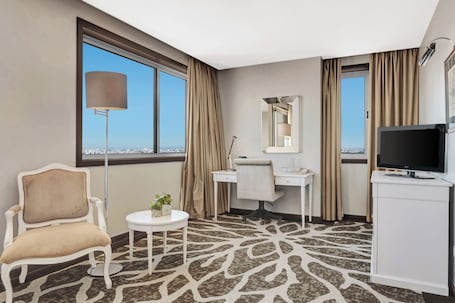 1 bedroom, hypo-allergenic bedding, pillowtop beds, minibar