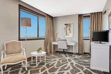 1 bedroom, hypo-allergenic bedding, pillow-top beds, minibar