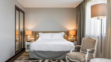 Premium Room | 1 bedroom, hypo-allergenic bedding, pillowtop beds, minibar