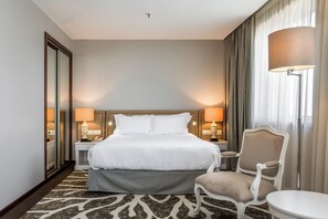 Premium Room | 1 bedroom, hypo-allergenic bedding, pillowtop beds, minibar - Holiday Inn Porto Gaia by IHG (Vila Nova de Gaia)