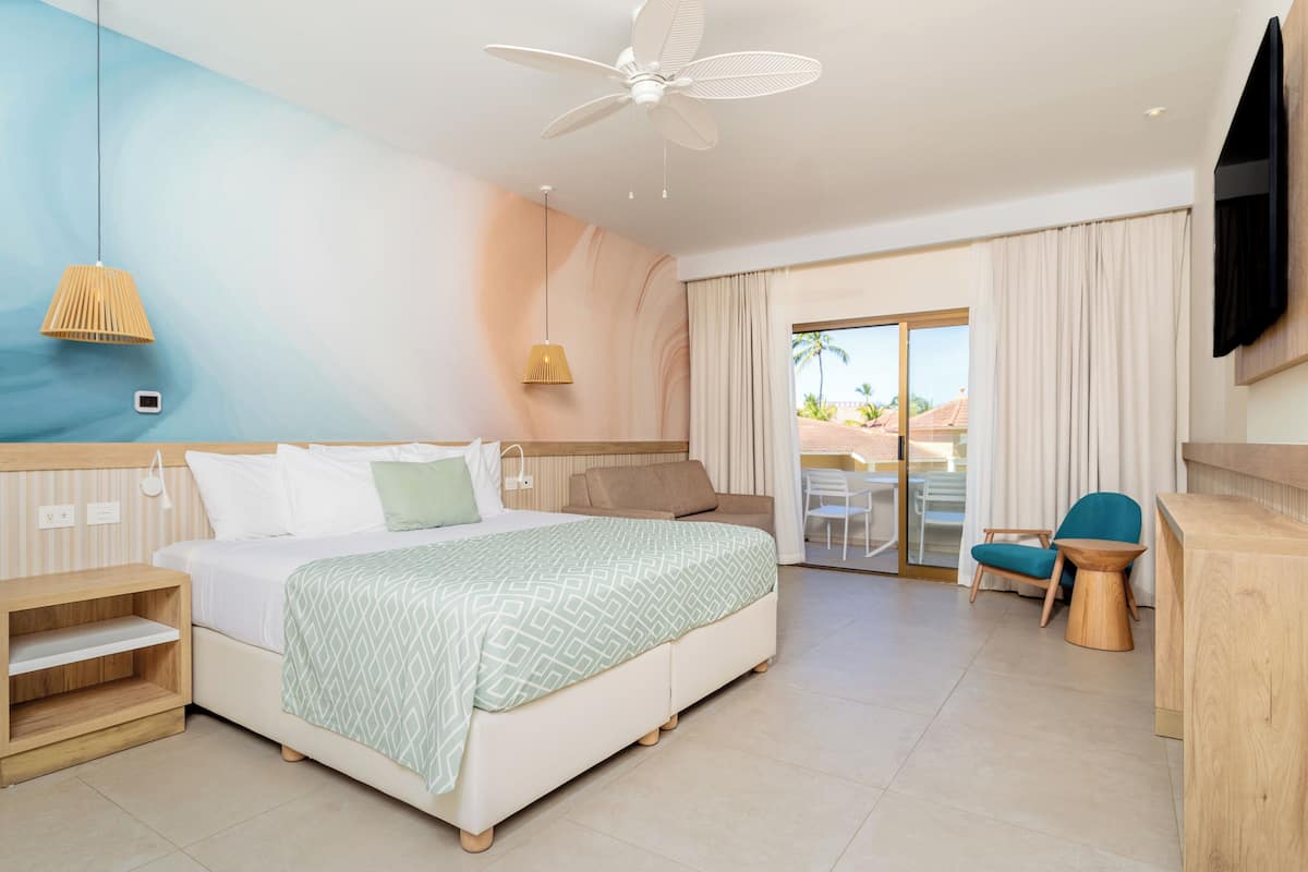 Premium bedding, pillowtop beds, in-room safe, desk