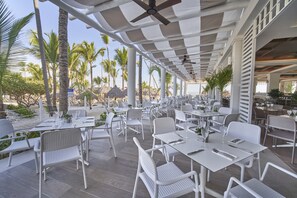 7 间餐厅,供应早餐、午餐和晚餐,蒙古菜