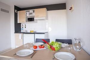Apartamento (Appartement 1 chambre 4 personnes) | Ferros/tábuas de passar roupa, berços grátis, Wi-Fi de cortesia