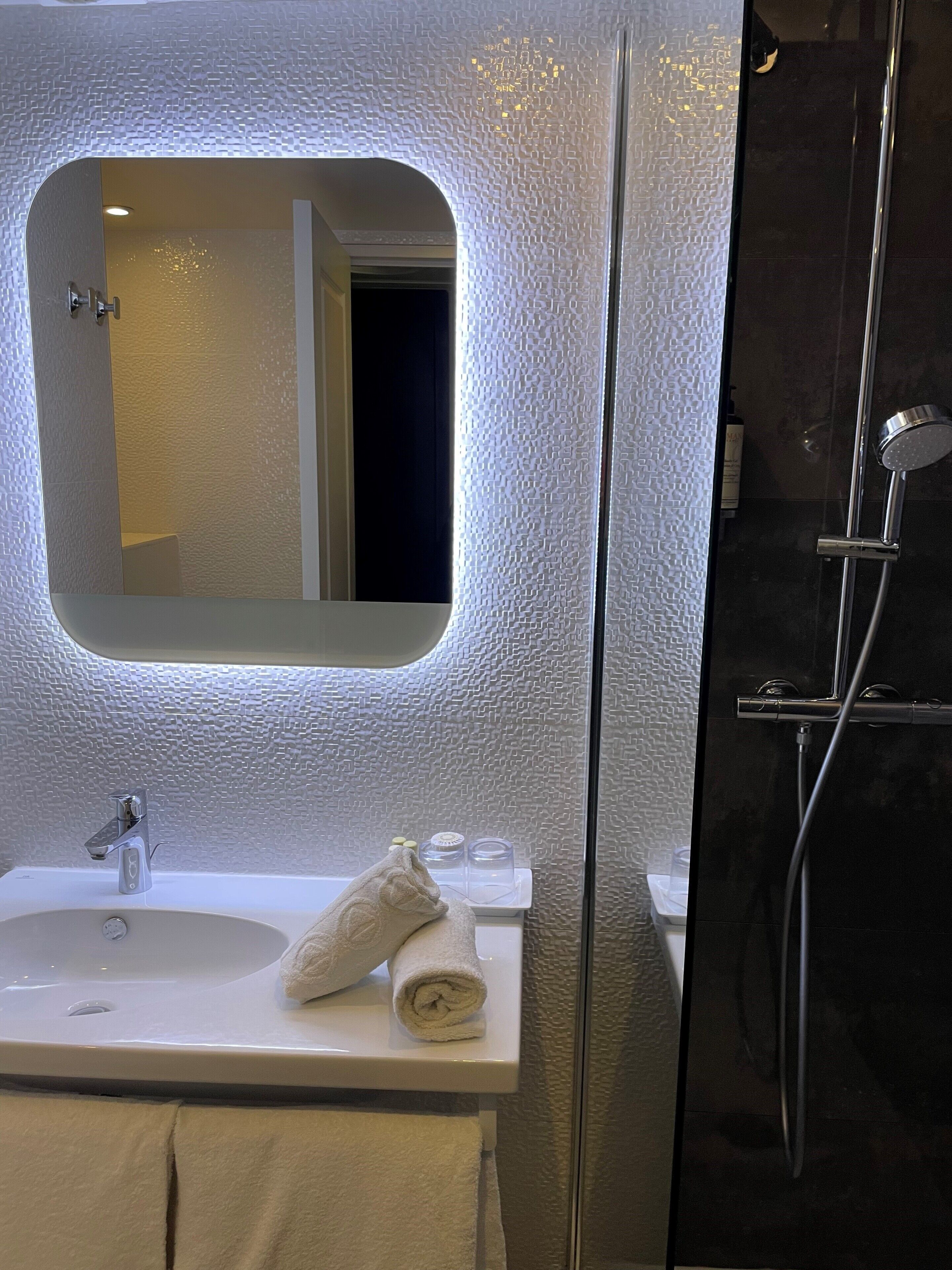 superior room, 1 king bed | in-room safe, individually decorated, desk, soundproofing