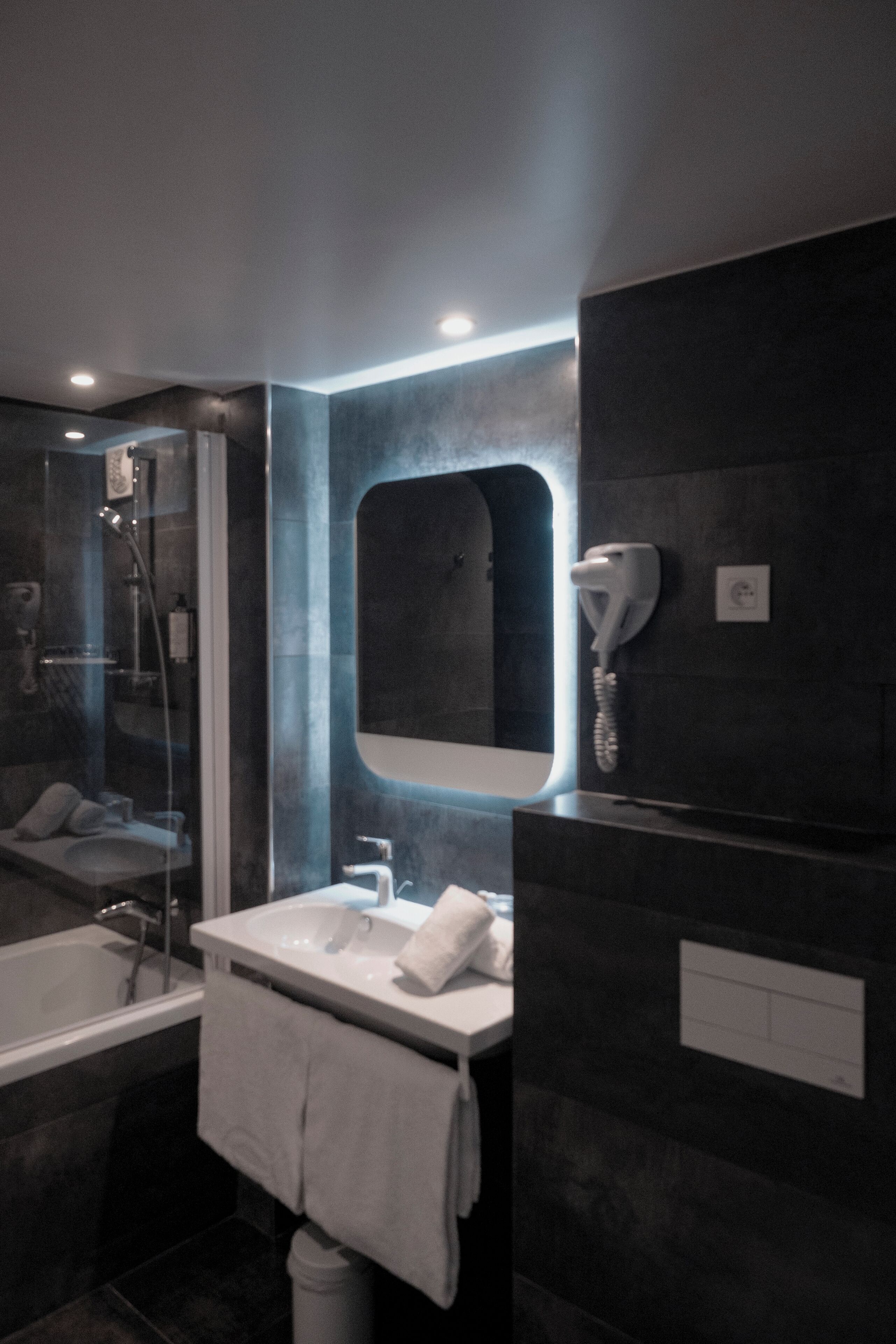 in-room safe, individually decorated, desk, soundproofing