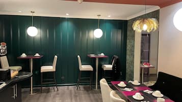 ๋งค์ผ ๋ทํ ์์นจ ์์ฌ(1์ธ๋น EUR 16)