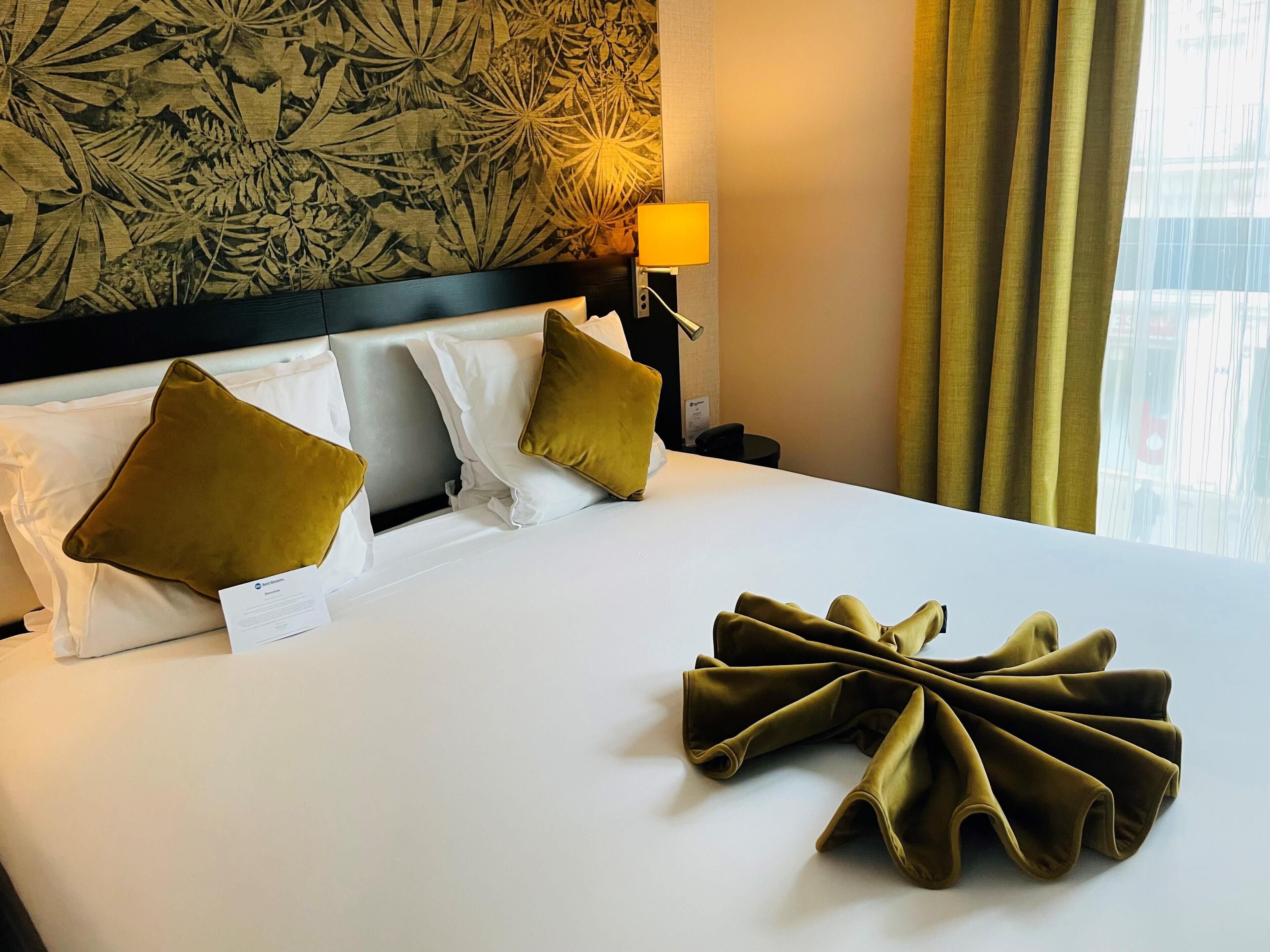 In-room safe, individually decorated, desk, soundproofing