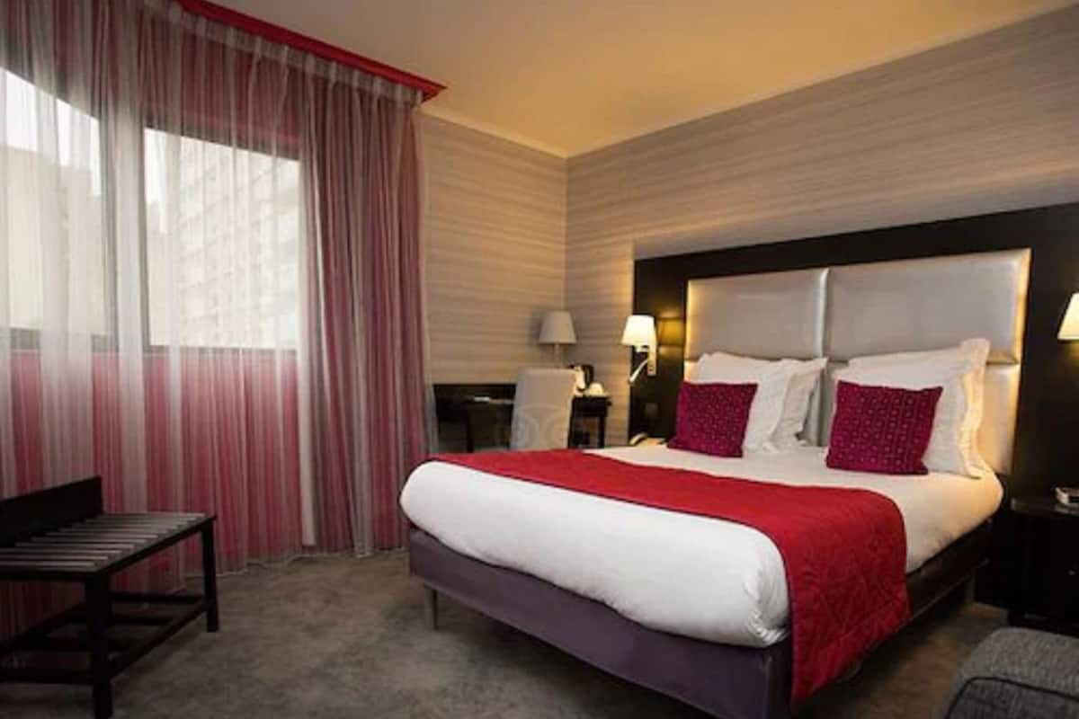 In-room safe, individually decorated, desk, soundproofing