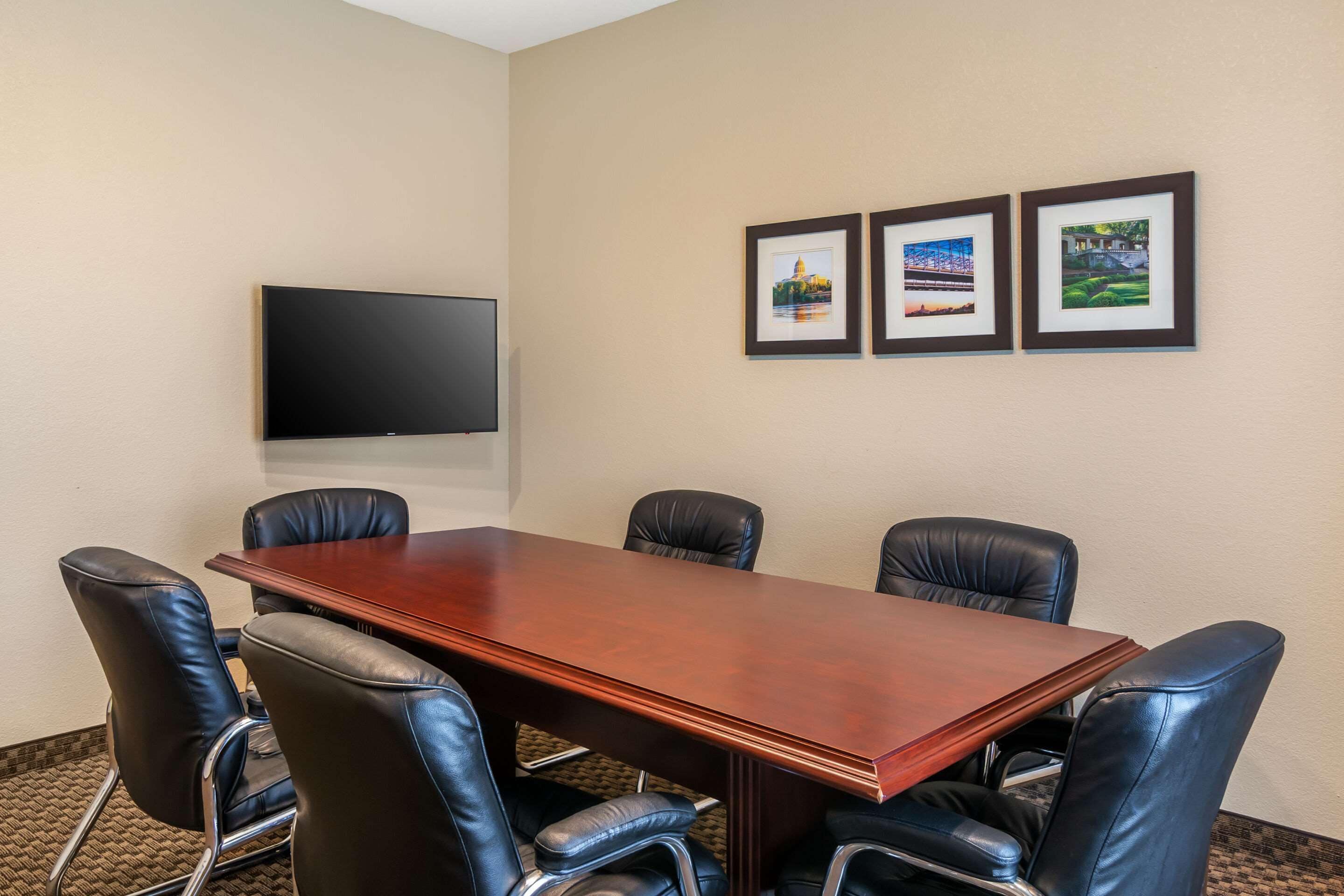 in-room safe, desk, iron/ironing board, free wifi