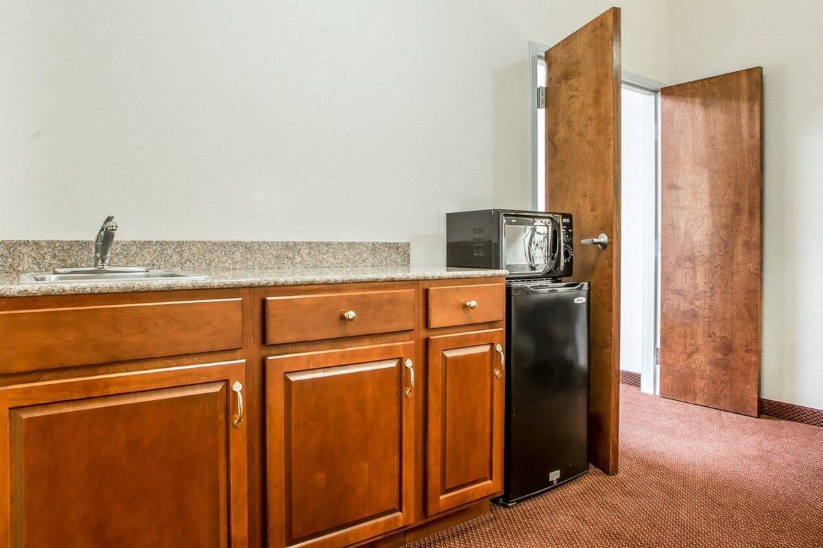 in-room safe, desk, iron/ironing board, free wifi