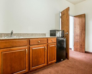 Coffres-forts dans les chambres, bureau, fer et planche à repasser