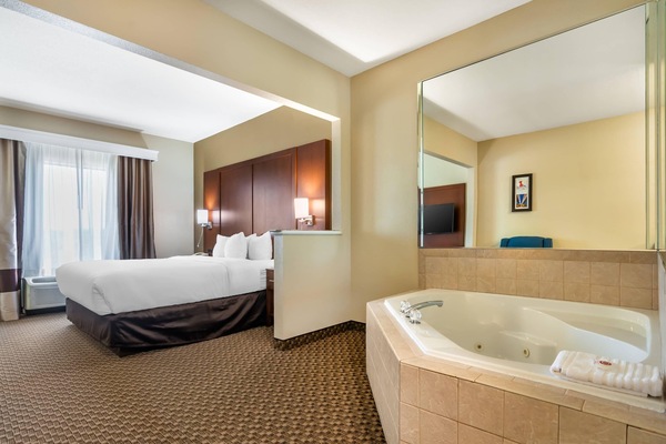 In-room safe, desk, iron/ironing board, free WiFi