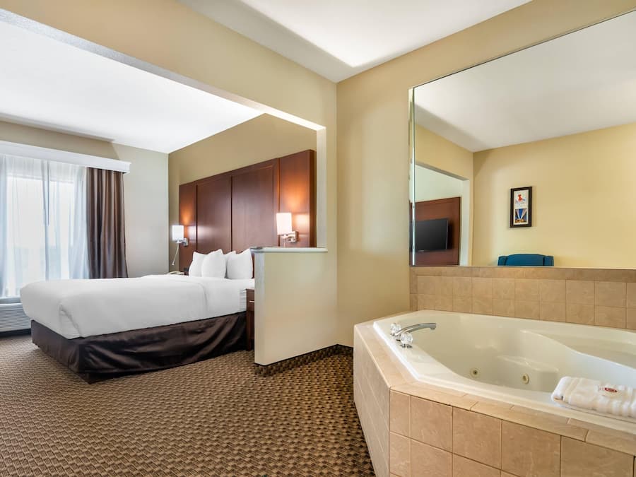 In-room safe, desk, iron/ironing board, free WiFi