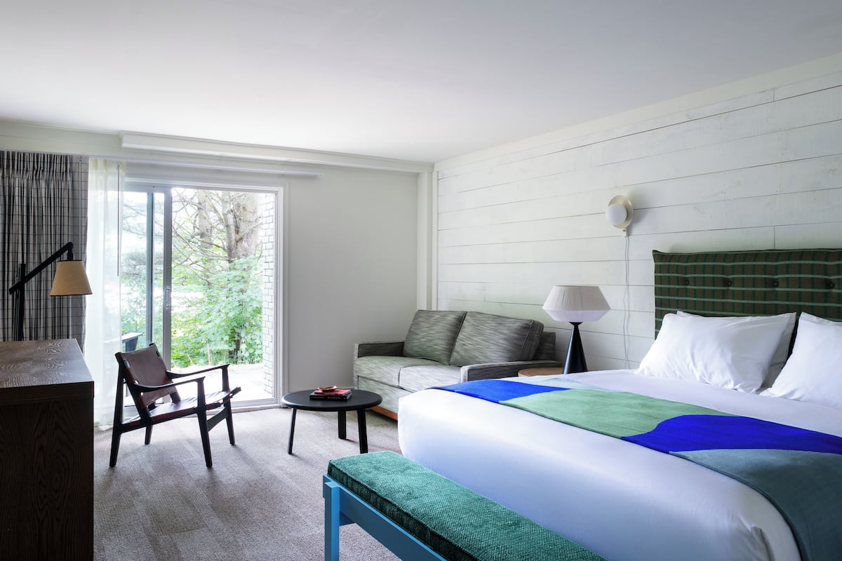 Egyptian cotton sheets, premium bedding, blackout curtains, free WiFi