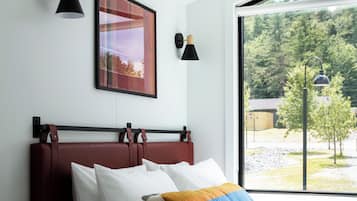 Egyptian cotton sheets, premium bedding, blackout drapes, free WiFi