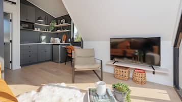 Cabin, 1 Bedroom | Egyptian cotton sheets, premium bedding, blackout curtains, free WiFi