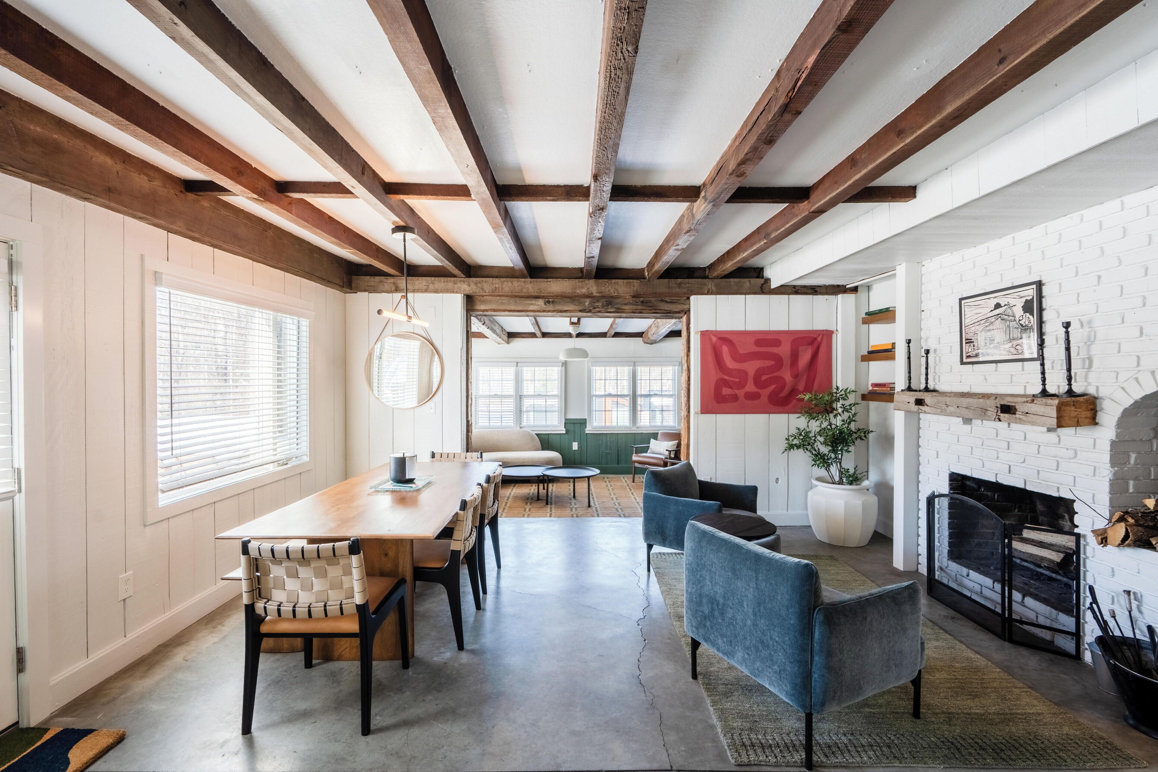 Mökki, 3 makuuhuonetta | Oleskelualue | 55–tuumainen äly-TV, jossa digitaalikanavat