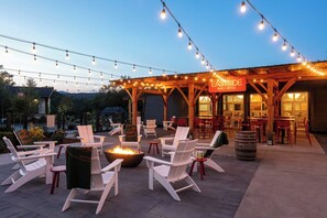 Bar junto a la piscina