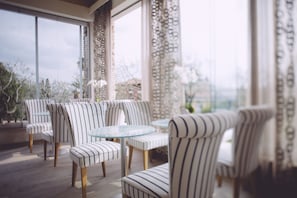 Lobby sitting area -  Olivi Hotel & Natural Spa (Sirmione)