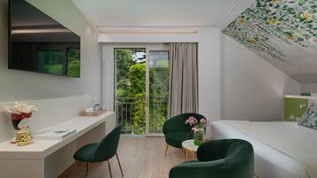 1 bedroom, down comforters, minibar, in-room safe