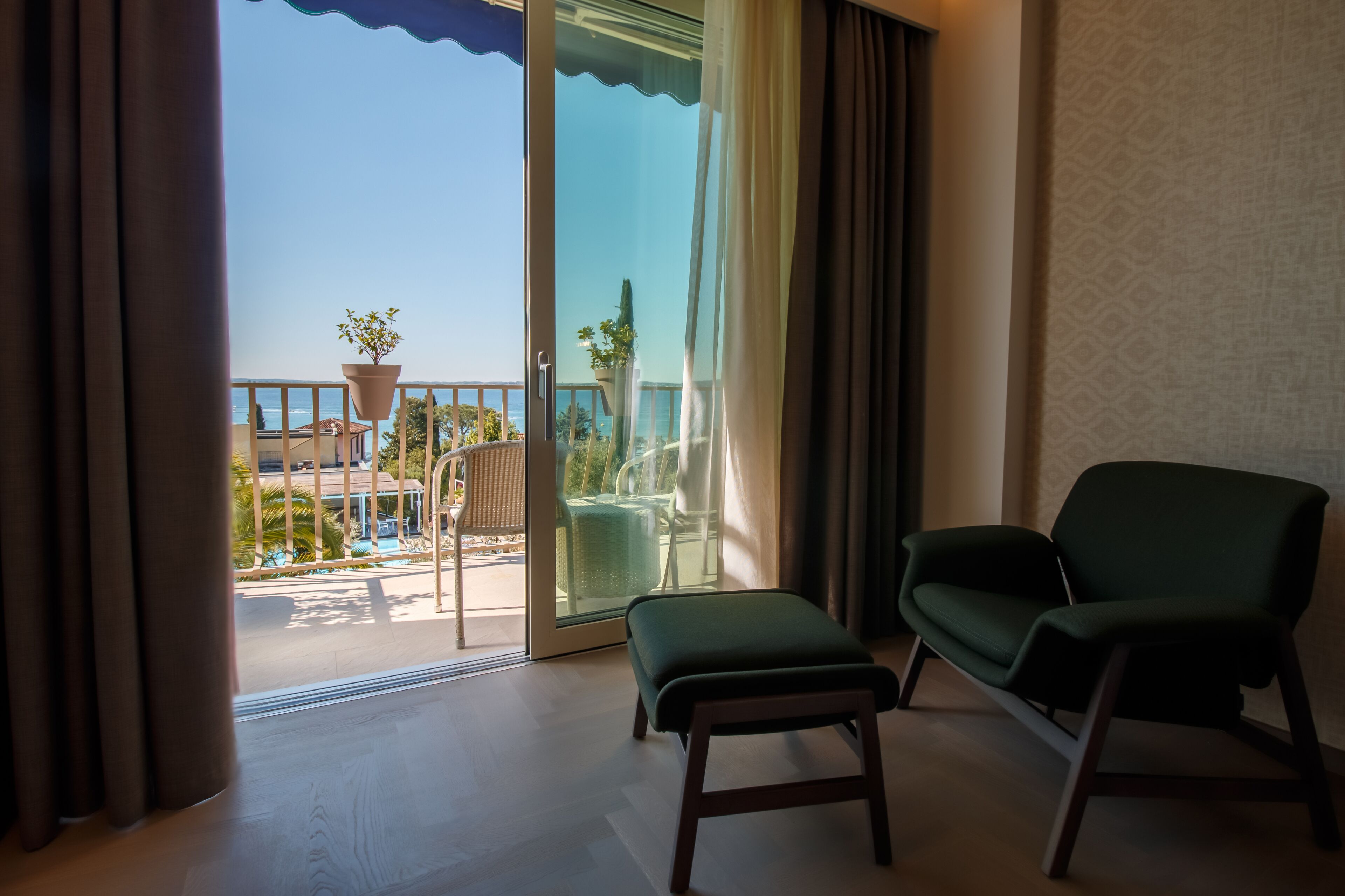 superior double room, balcony, lake view | 1 bedroom, down duvets, minibar, in-room safe