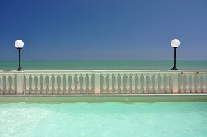 Seasonal outdoor pool, open 9:30 AM to 7 PM, pool loungers - Il Brigantino (Porto Recanati)