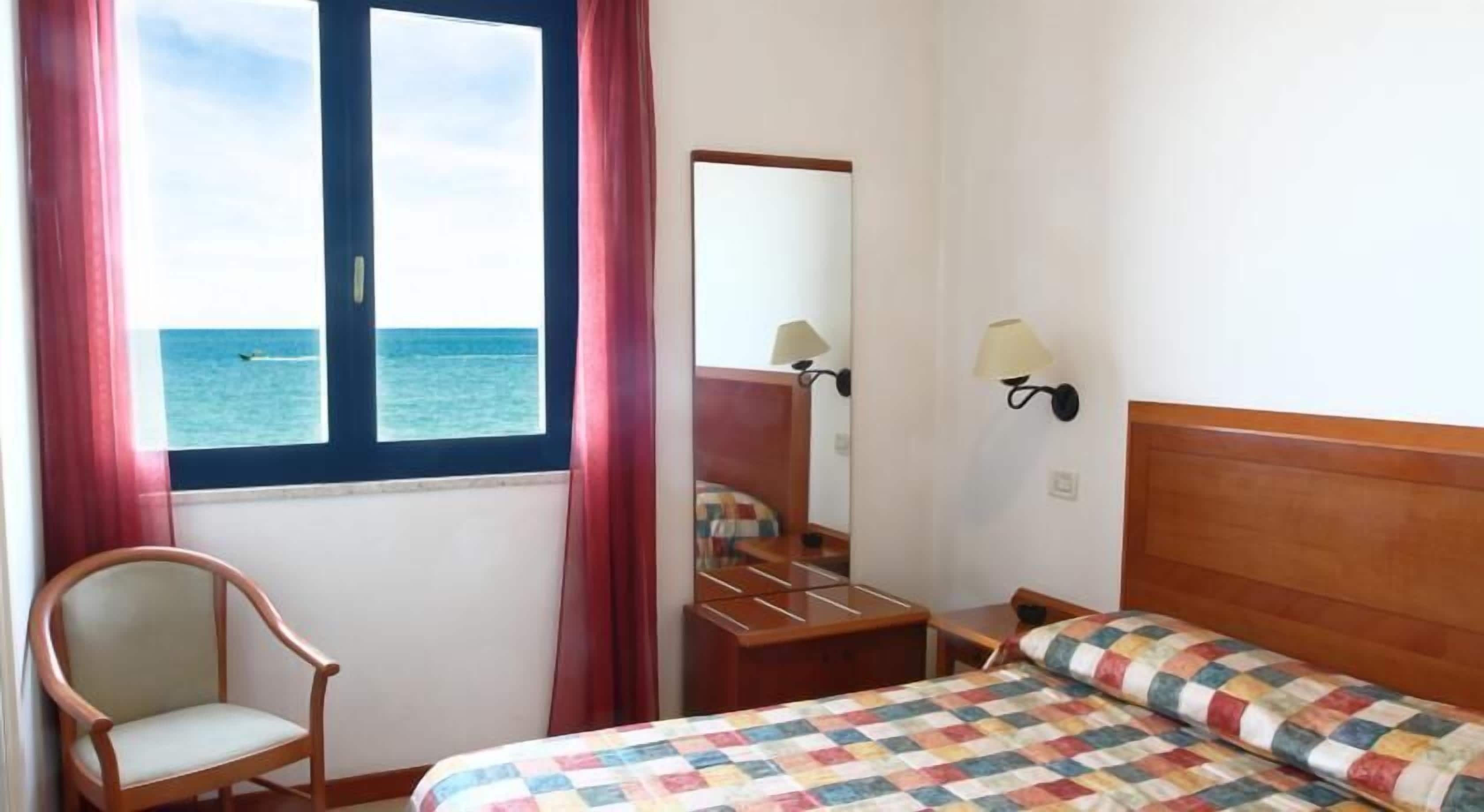 Double or Twin Room with Spa Access | Minibar, in-room safe, desk, soundproofing