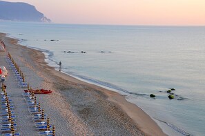 Private beach, sun-loungers, beach umbrellas - Il Brigantino (Porto Recanati)