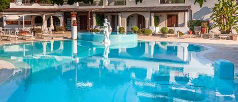 Outdoor pool, pool loungers