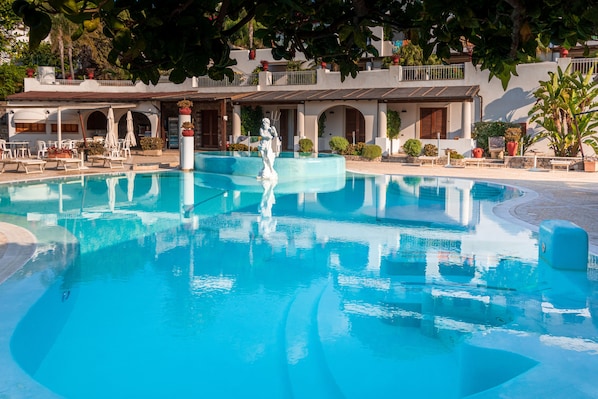 Outdoor pool, pool loungers