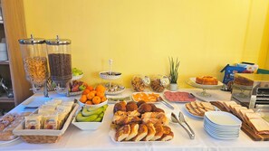 Free daily full breakfast  - Bed & Breakfast Ai Cipressi (Lucca)