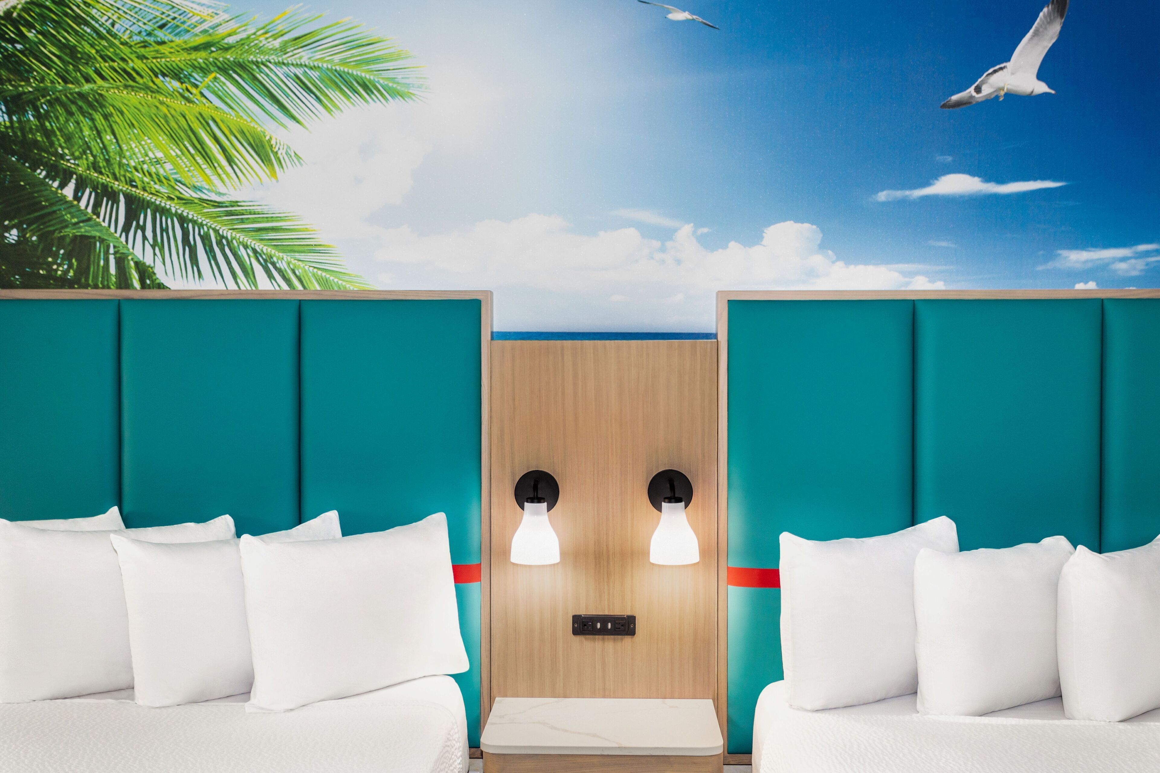 standard double room | 1 bedroom, pillow-top beds, in-room safe, desk