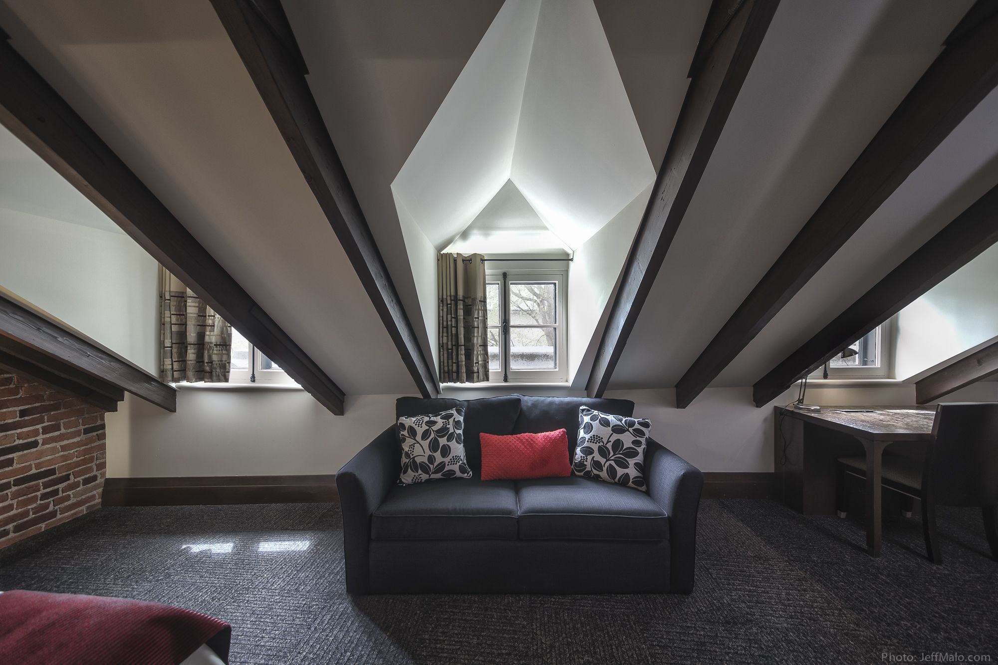 junior room, 1 queen bed | 1 bedroom, hypo-allergenic bedding, desk, laptop workspace