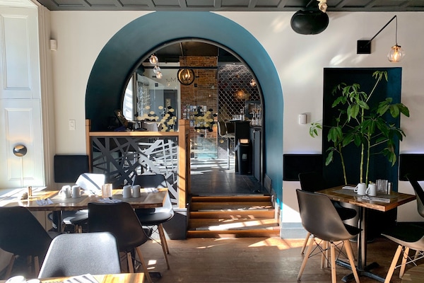 Lunch and dinner served