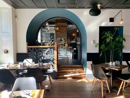 供应午餐和晚餐