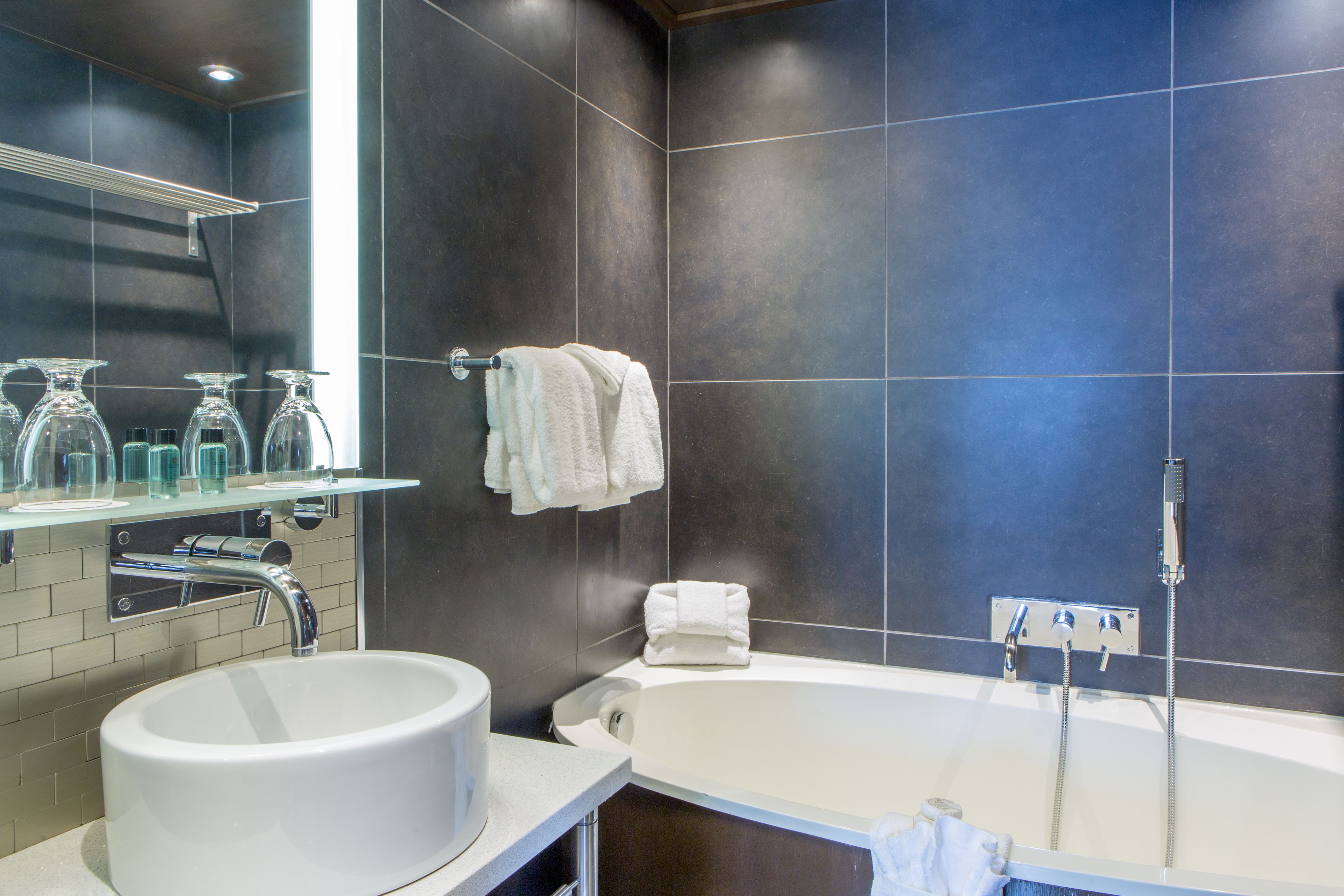 junior room, 1 queen bed | bathroom | free toiletries, hair dryer, towels