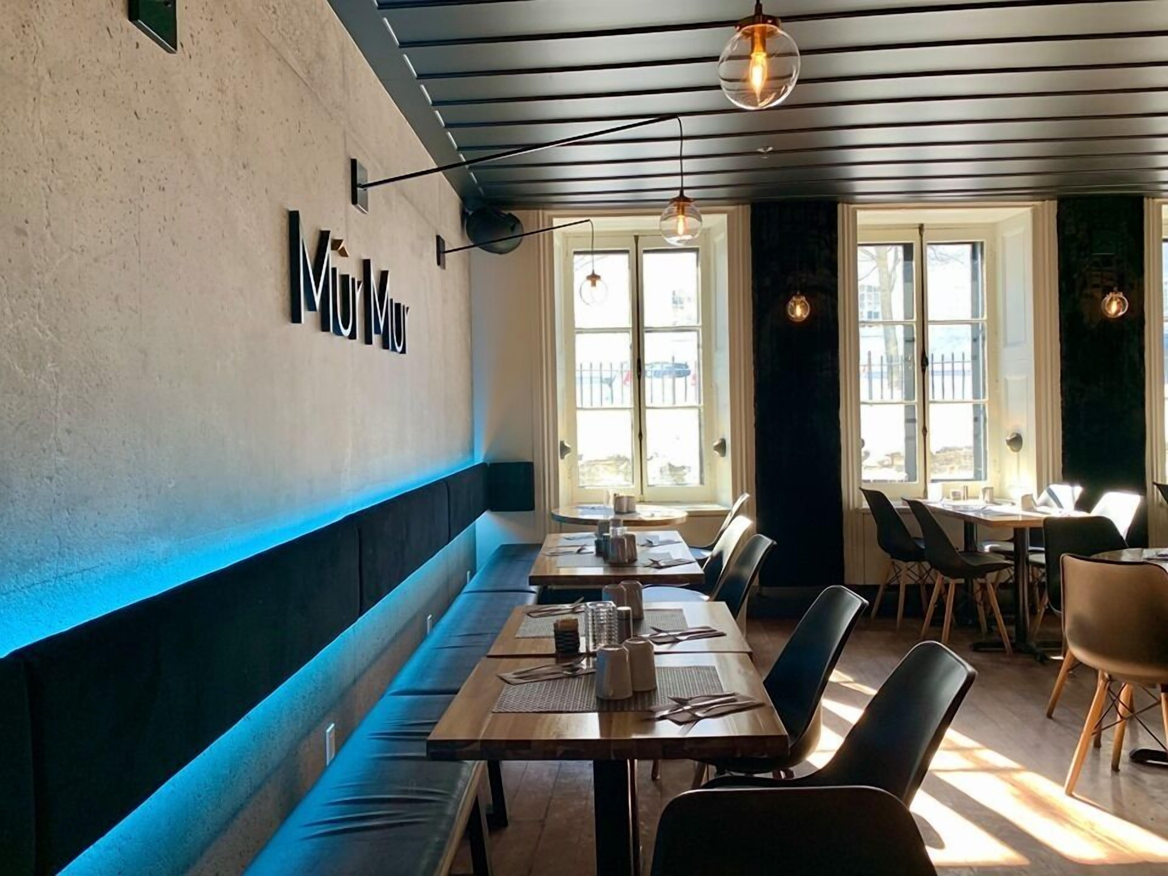 lunch and dinner served