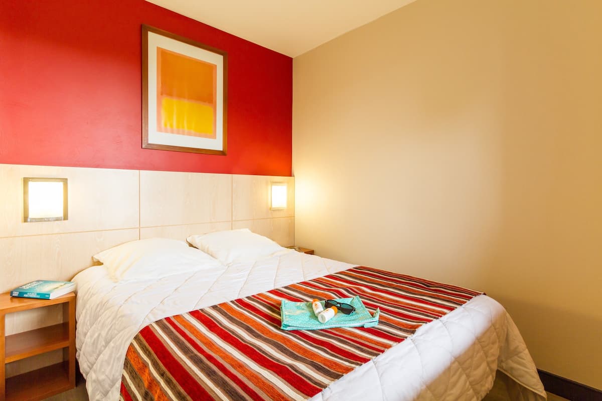 Apartment 6 people - 1 bedroom + 1 sleeping alcove - Terrace or balcony | In-room safe, cribs/infant beds, free WiFi, bed sheets
