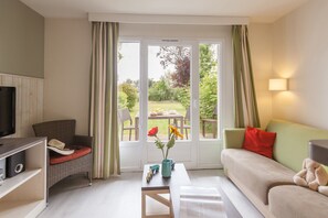 House for 4 people - 1 bedroom - Single - Story or Duplex-Terrace | Living room | Flat-screen TV, foosball, table tennis - Village Normandy Garden Pierre & Vacances (Branville)