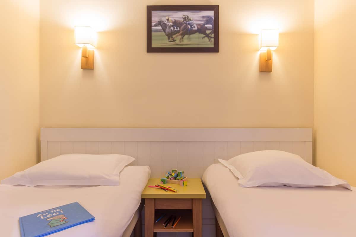 Huis, 2 slaapkamers, terras | Verduisterende gordijnen, een strijkplank/strijkijzer