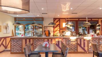 S'hi serveixen esmorzars, dinars, sopars i plats de cuina regional