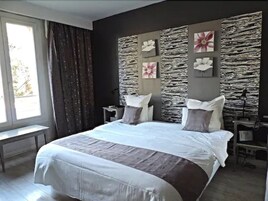 Premium bedding, in-room safe, individually decorated, desk