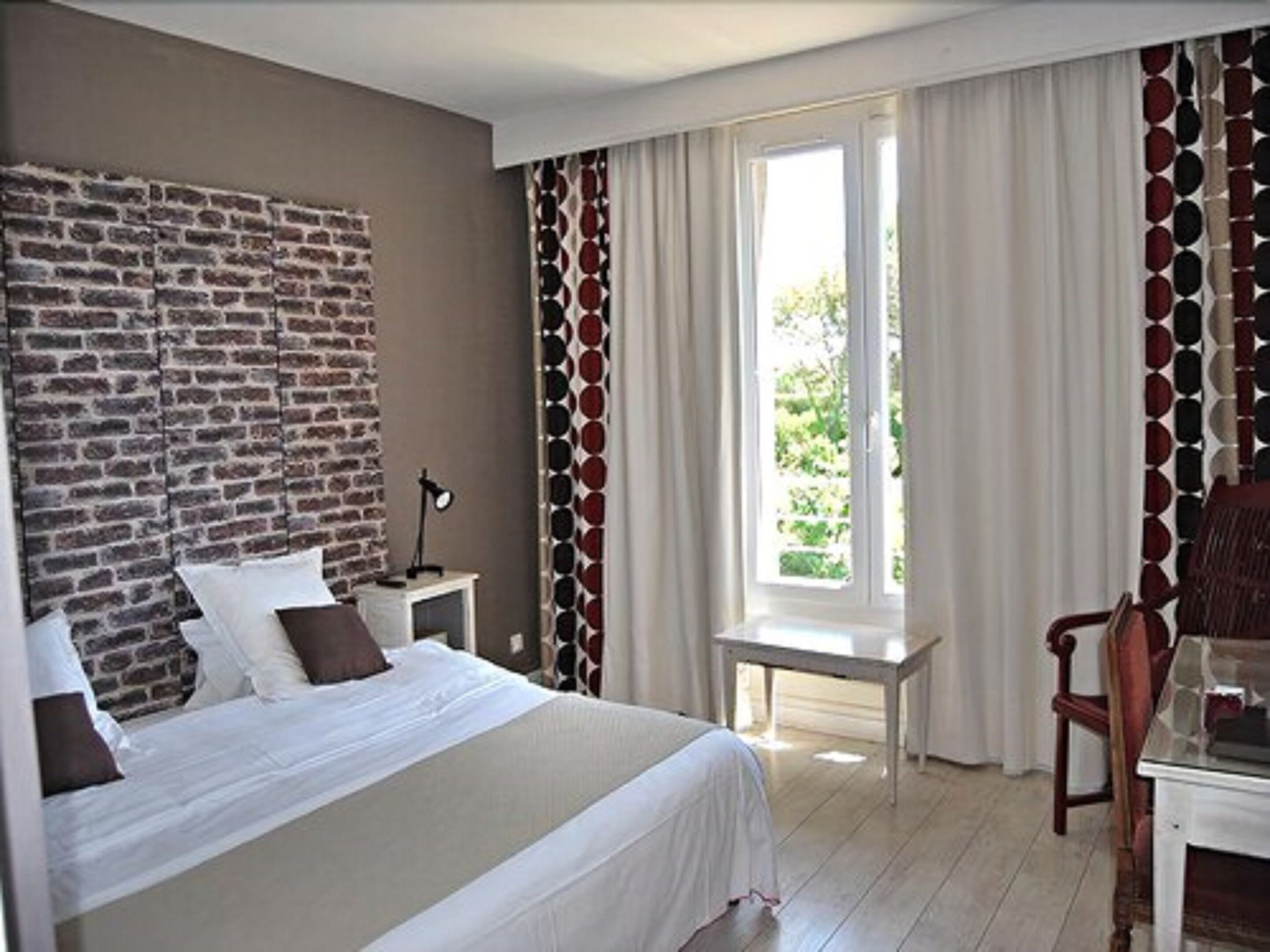 premium bedding, in-room safe, individually decorated, desk